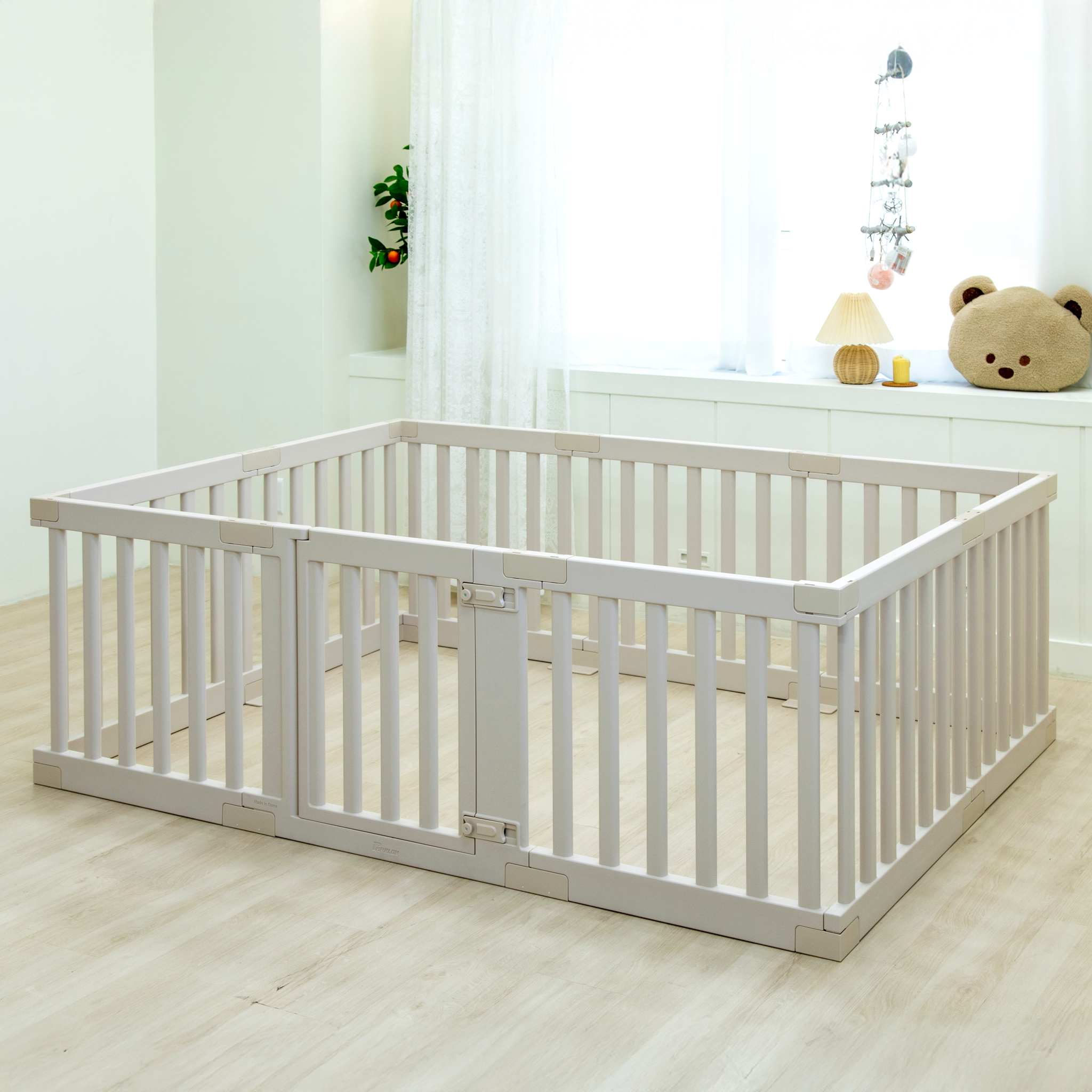 ベビーサークルはいつまで使用すべき？赤ちゃんの成長に合わせた活用法と安全対策