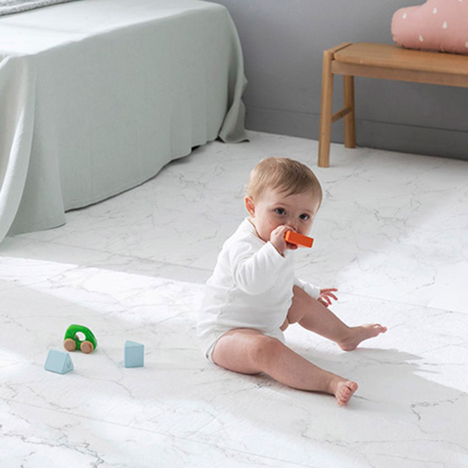 リアルな口コミを徹底調査！ランキングだけに左右されない「本当に人気の」赤ちゃんのためのプレイマットの選び方