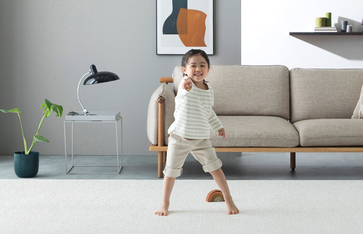 「子ども部屋みたいにしたくない！」おしゃれクッションマットで赤ちゃんもママも喜ぶリビングへ